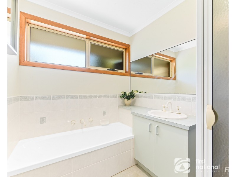 2A Oroya Grove, Clyde VIC 3978