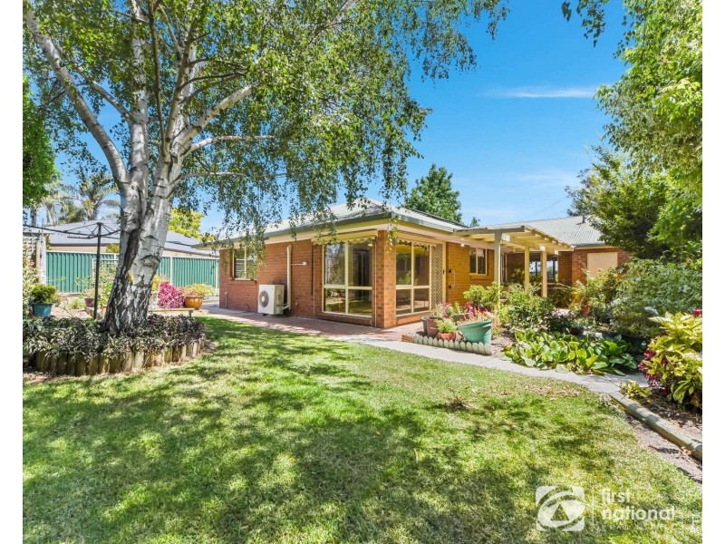 2A Oroya Grove, Clyde VIC 3978