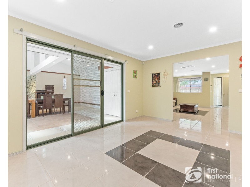 4 Cornwell Crescent, Cranbourne East VIC 3977