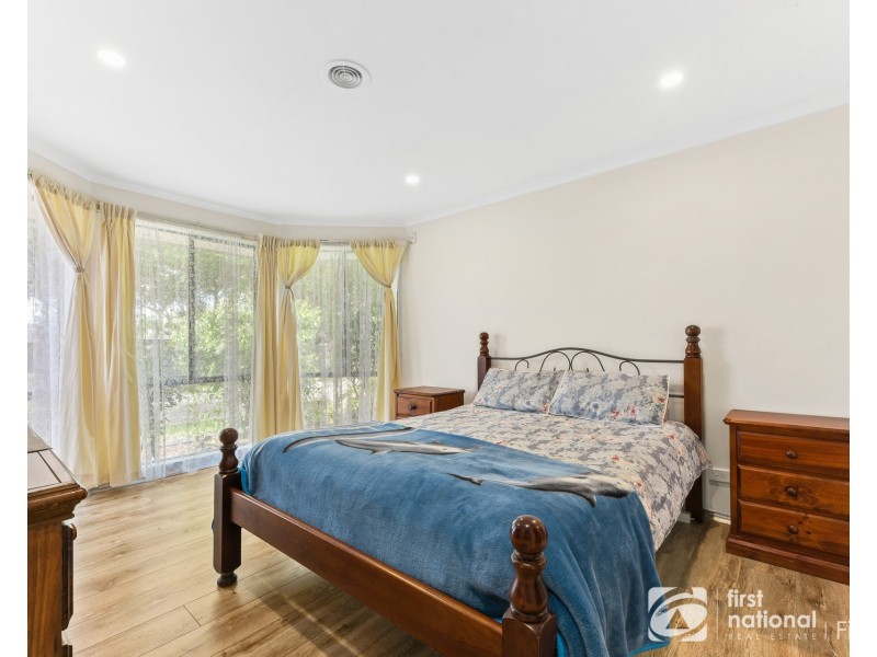 4 Cornwell Crescent, Cranbourne East VIC 3977