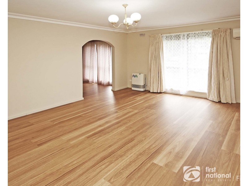 18 Cranbourne Drive, Cranbourne VIC 3977