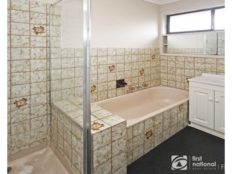 18 Cranbourne Drive, Cranbourne VIC 3977