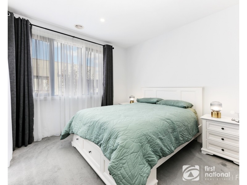 18 Coral-Pea Way, Cranbourne West VIC 3977