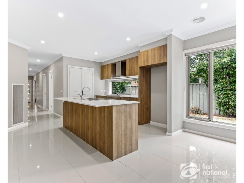 26 Brittlegum Road, Cranbourne East VIC 3977