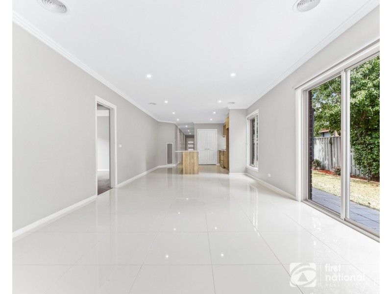 26 Brittlegum Road, Cranbourne East VIC 3977
