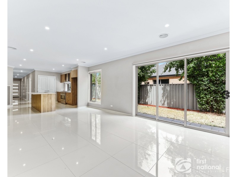 26 Brittlegum Road, Cranbourne East VIC 3977