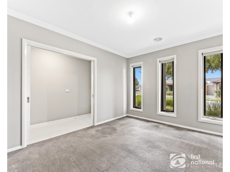 26 Brittlegum Road, Cranbourne East VIC 3977