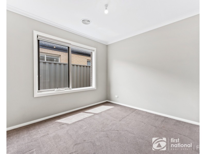 26 Brittlegum Road, Cranbourne East VIC 3977