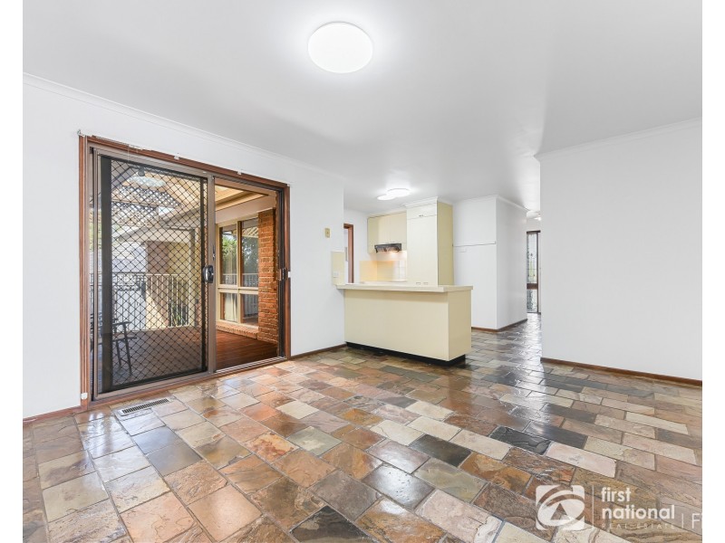 4 Arnott Street, Cranbourne North VIC 3977