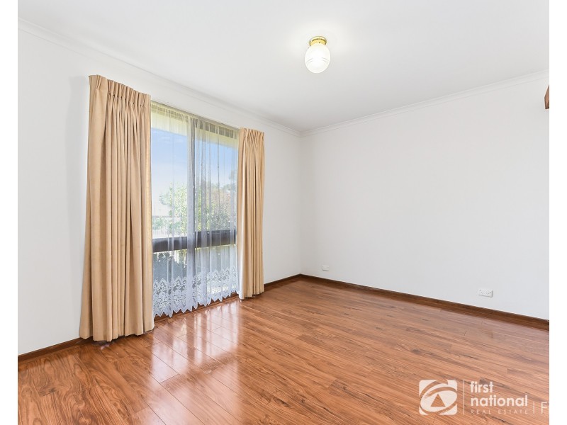 4 Arnott Street, Cranbourne North VIC 3977