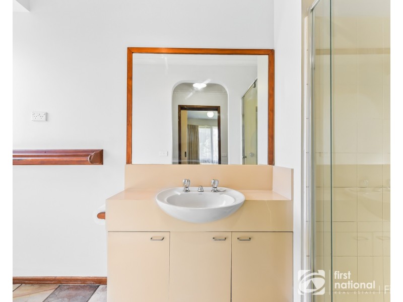 4 Arnott Street, Cranbourne North VIC 3977