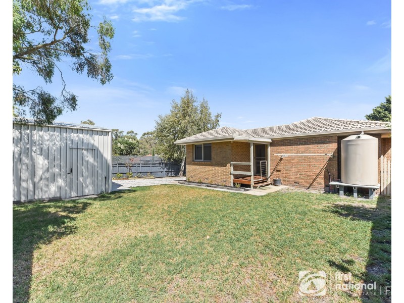 4 Arnott Street, Cranbourne North VIC 3977