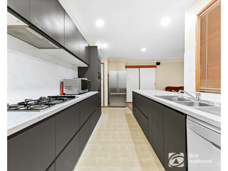 28 Hoysted Avenue, Cranbourne North VIC 3977