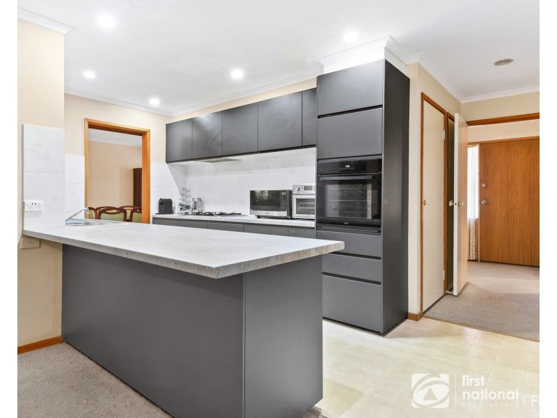 28 Hoysted Avenue, Cranbourne North VIC 3977