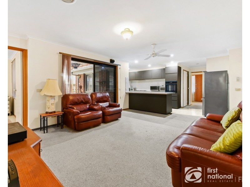 28 Hoysted Avenue, Cranbourne North VIC 3977