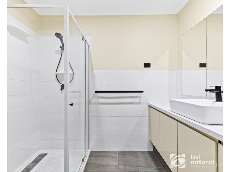 28 Hoysted Avenue, Cranbourne North VIC 3977