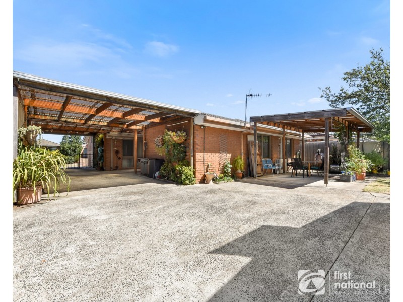 28 Hoysted Avenue, Cranbourne North VIC 3977