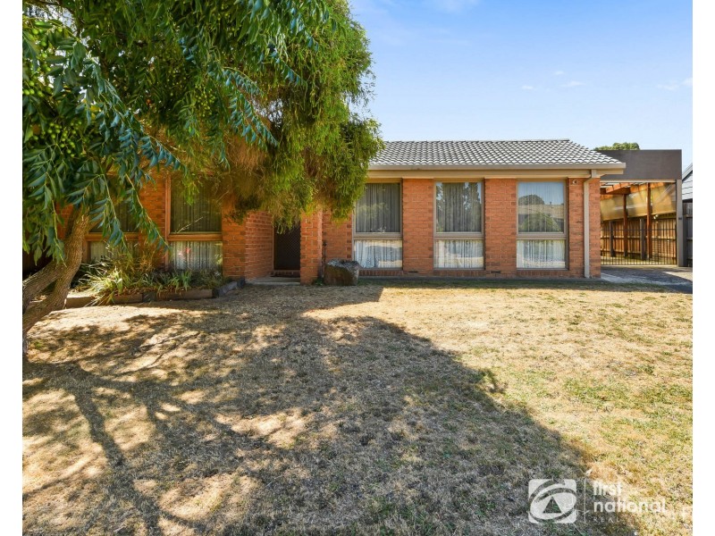 28 Hoysted Avenue, Cranbourne North VIC 3977