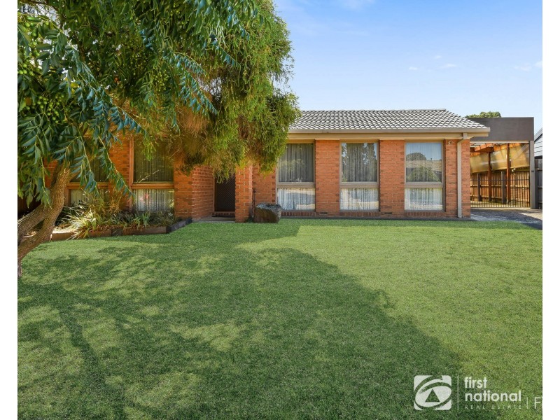 28 Hoysted Avenue, Cranbourne North VIC 3977