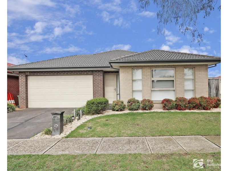9 Hogan Street, Cranbourne East VIC 3977