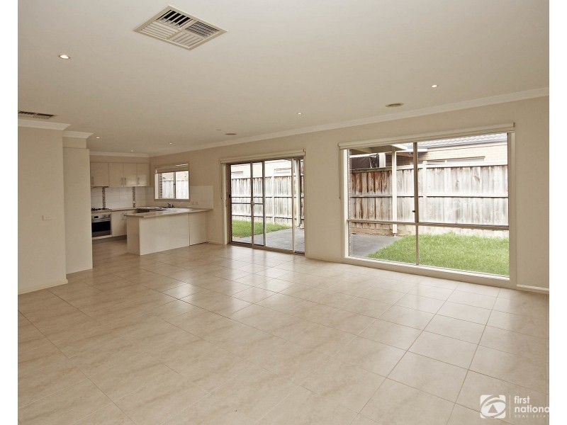 9 Hogan Street, Cranbourne East VIC 3977