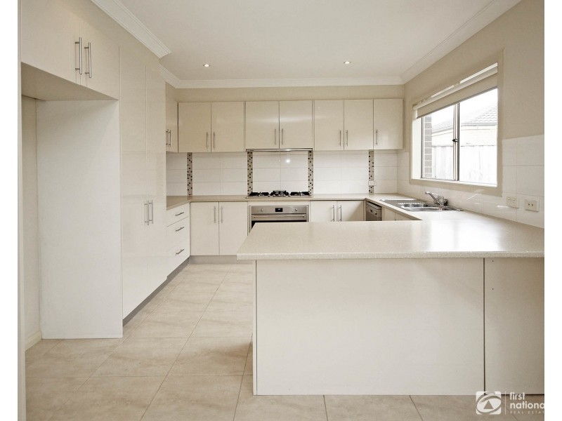 9 Hogan Street, Cranbourne East VIC 3977