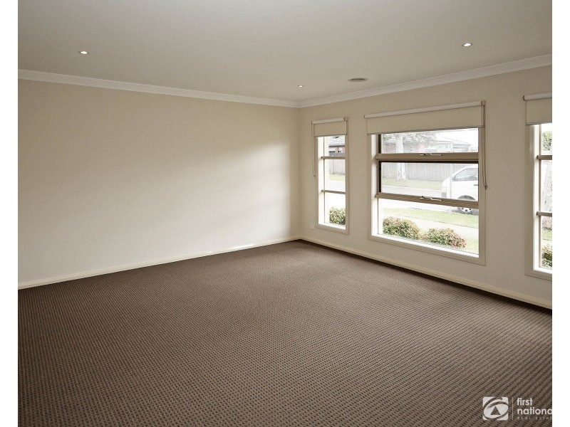 9 Hogan Street, Cranbourne East VIC 3977