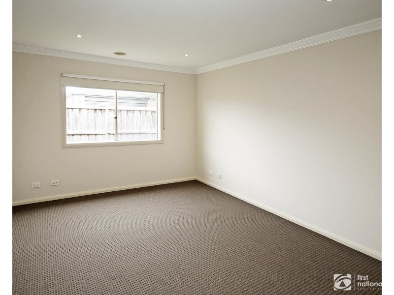 9 Hogan Street, Cranbourne East VIC 3977