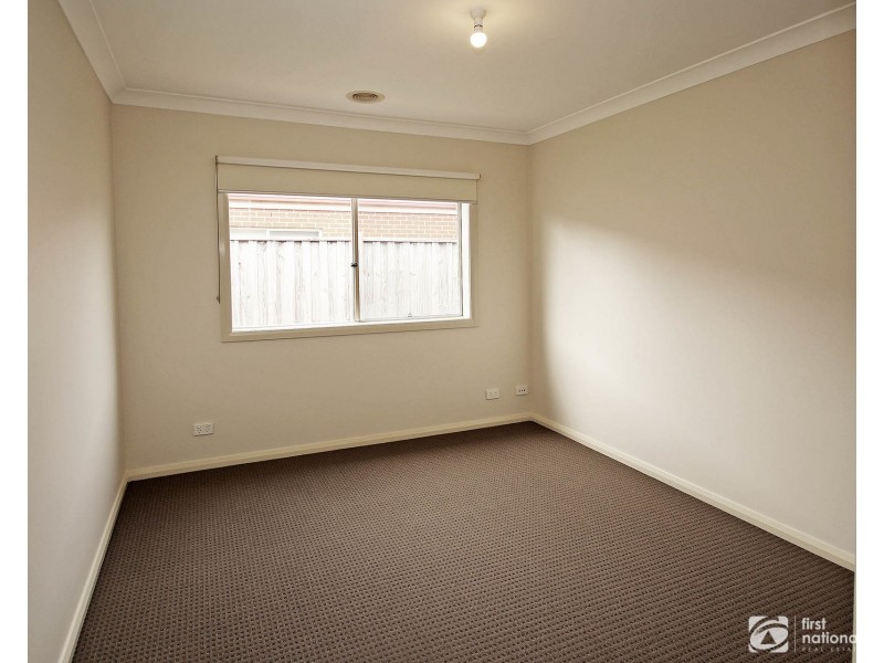 9 Hogan Street, Cranbourne East VIC 3977