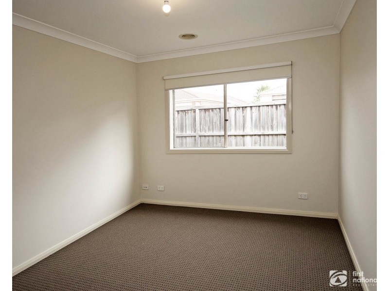 9 Hogan Street, Cranbourne East VIC 3977