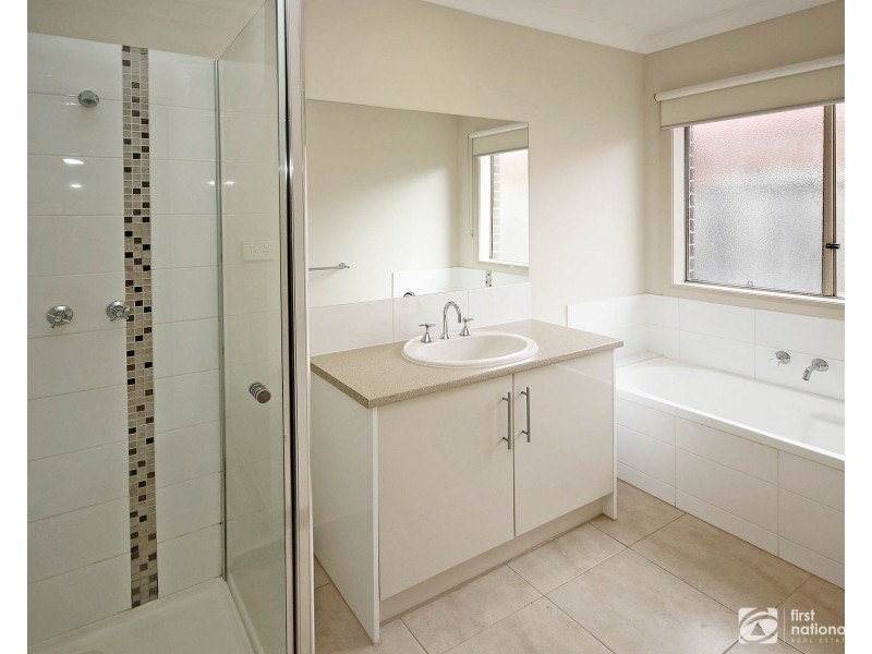 9 Hogan Street, Cranbourne East VIC 3977