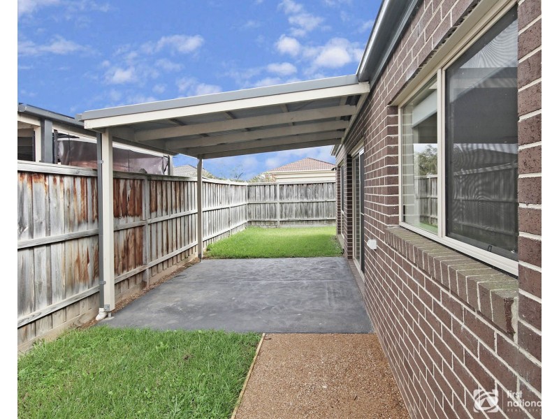 9 Hogan Street, Cranbourne East VIC 3977