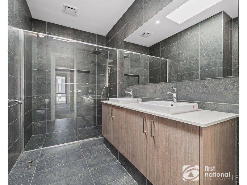 7 Savoy Grove, Cranbourne North VIC 3977