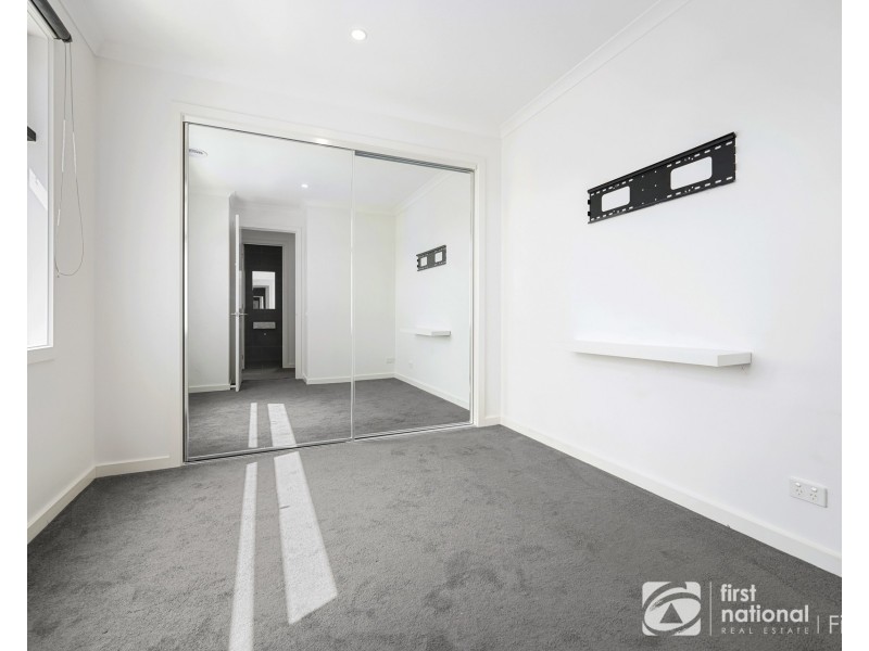 7 Savoy Grove, Cranbourne North VIC 3977