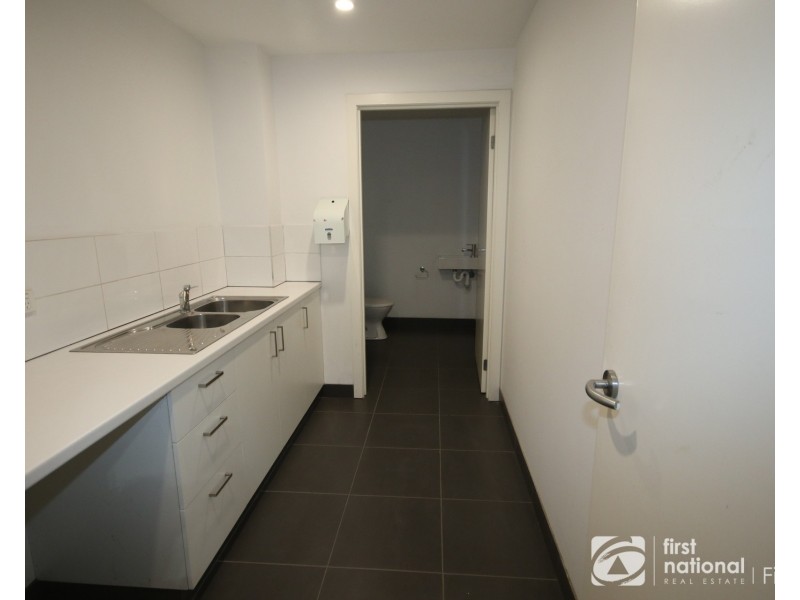8 Gordon Street, Cranbourne VIC 3977
