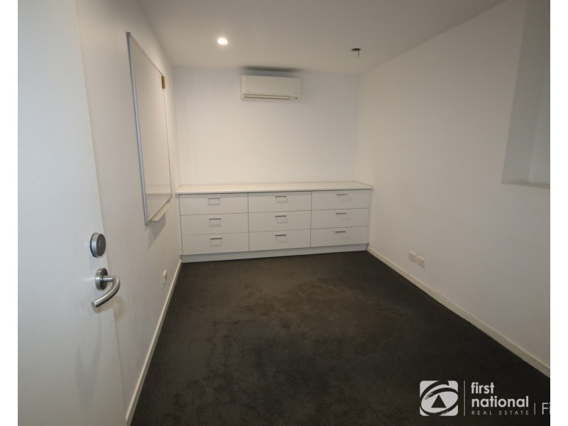 8 Gordon Street, Cranbourne VIC 3977