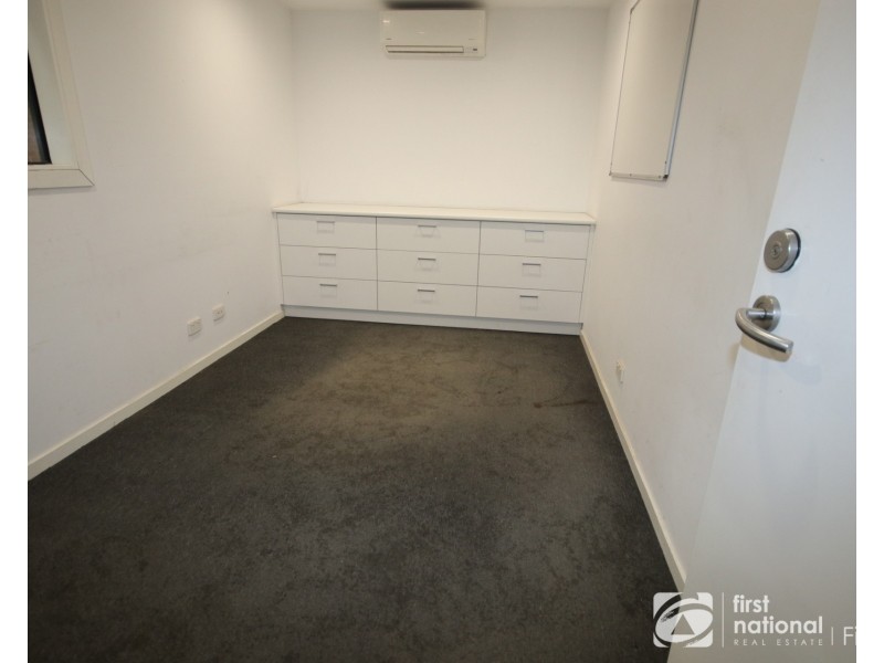 8 Gordon Street, Cranbourne VIC 3977