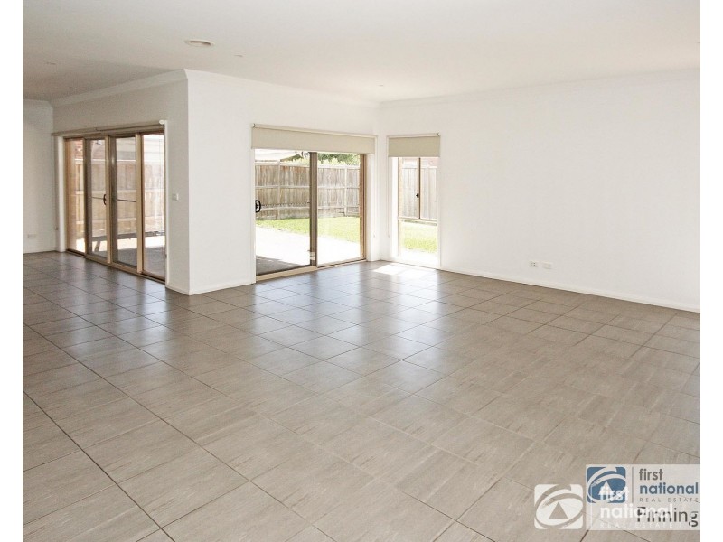 82 Thunderbolt Drive, Cranbourne East VIC 3977