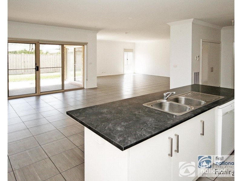 82 Thunderbolt Drive, Cranbourne East VIC 3977