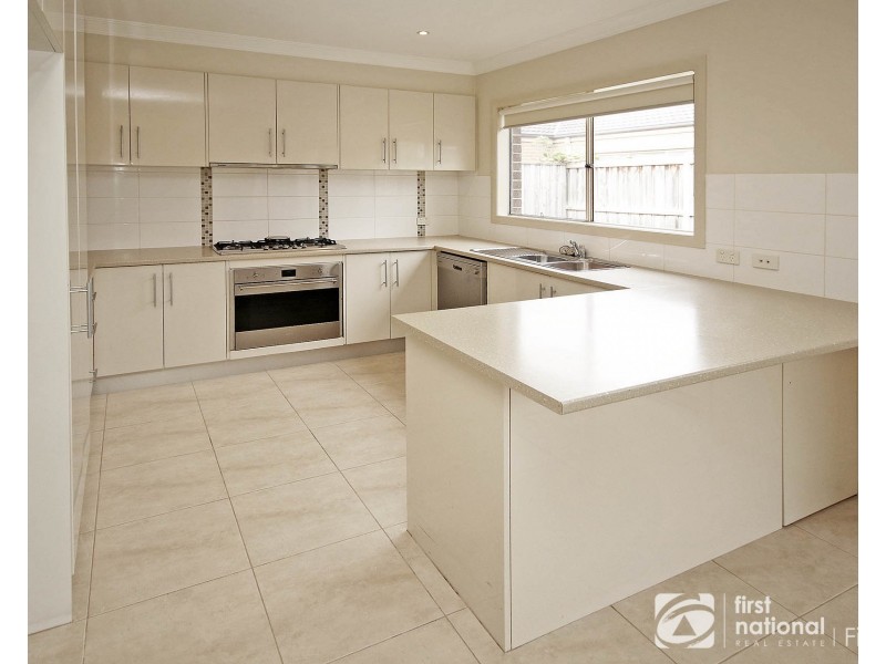 9 Hogan Street, Cranbourne East VIC 3977