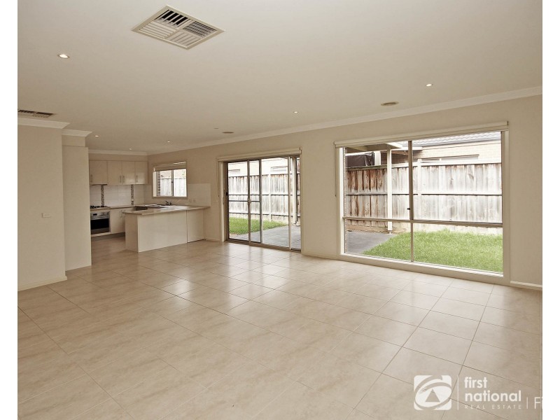 9 Hogan Street, Cranbourne East VIC 3977