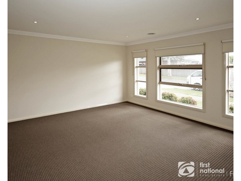 9 Hogan Street, Cranbourne East VIC 3977
