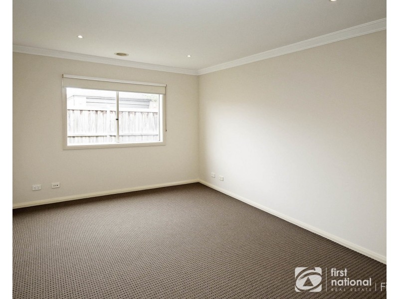 9 Hogan Street, Cranbourne East VIC 3977