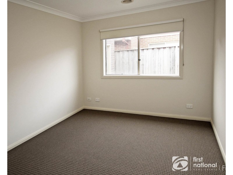 9 Hogan Street, Cranbourne East VIC 3977
