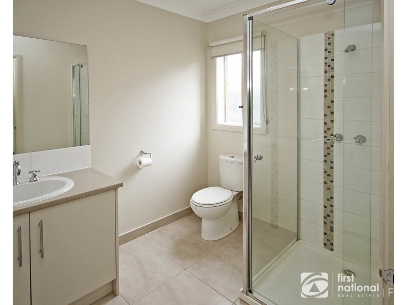 9 Hogan Street, Cranbourne East VIC 3977