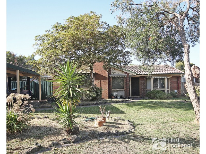 8 Kara Walk, Cranbourne VIC 3977