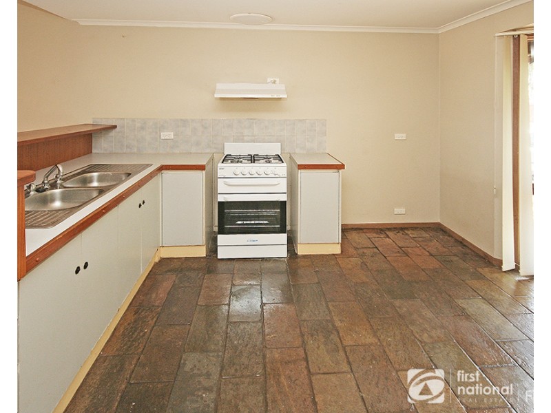 8 Kara Walk, Cranbourne VIC 3977