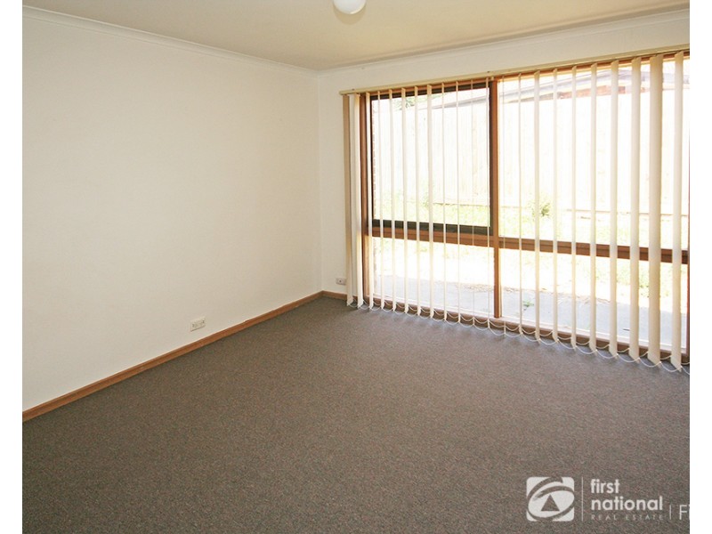 8 Kara Walk, Cranbourne VIC 3977