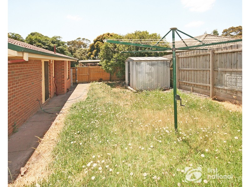 8 Kara Walk, Cranbourne VIC 3977
