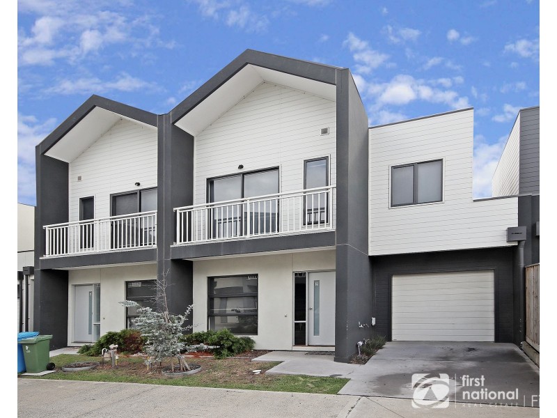 2 Randwick Lane, Clyde North VIC 3978